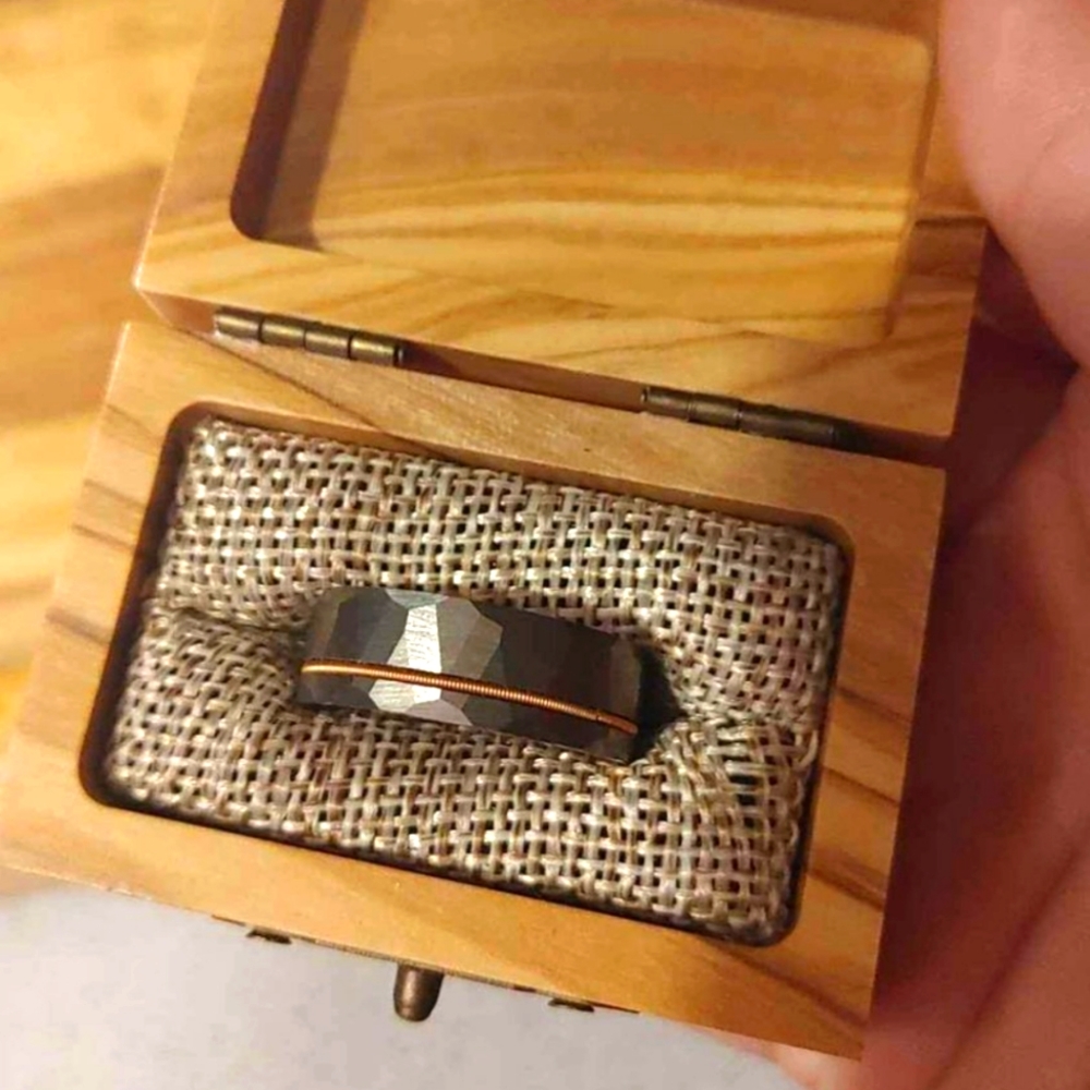 Men's wedding band